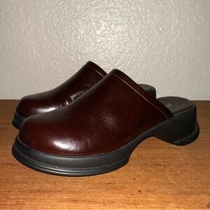 BRAND NEW Jeffrey Campbell Harley clog in burgundy
